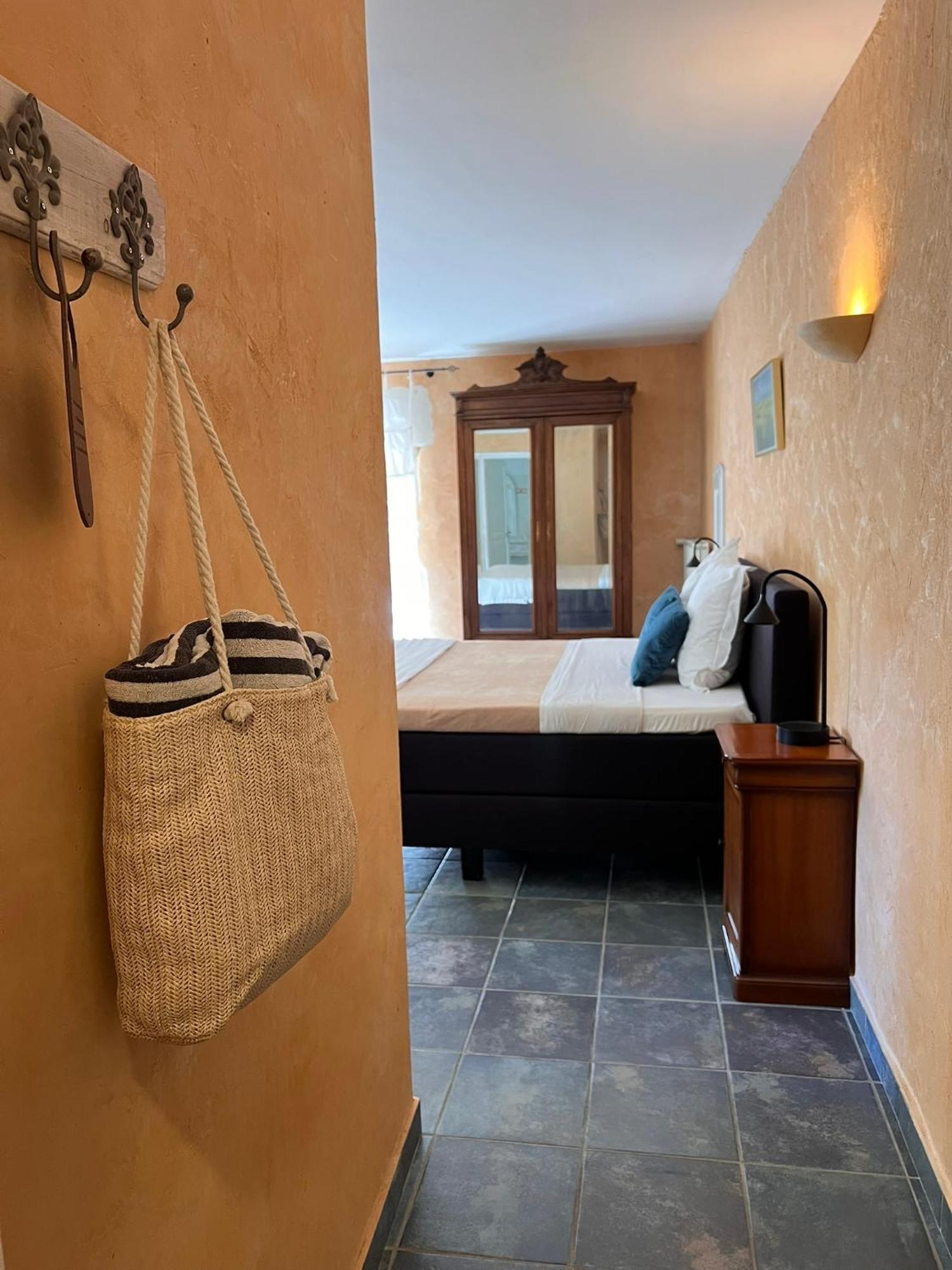 Le Moulin De Montsegur Bed & Breakfast Room photo